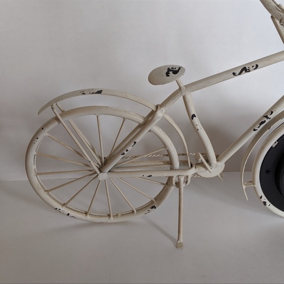 Kensington London White Bicycle Clock - Picture 6 of 6